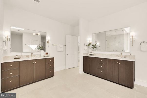 Bathroom, Dual Sink Vanities, Interior