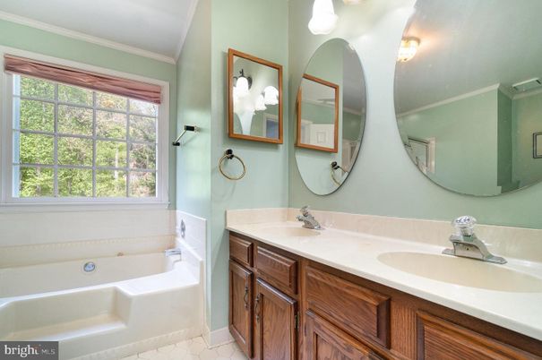 Bathroom, Dual Sink Vanities, Interior