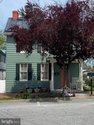 Exterior, Facade, Cape Cod