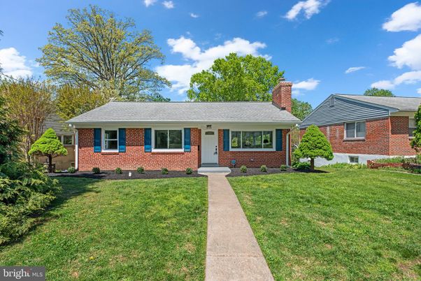 Exterior, Facade, Brick Facade, Cape Cod