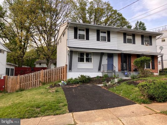 Exterior, Facade, Brick Facade, Split Level