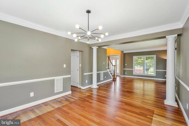 Empty room, Interior, Pendant Lights, Wood Texture Flooring