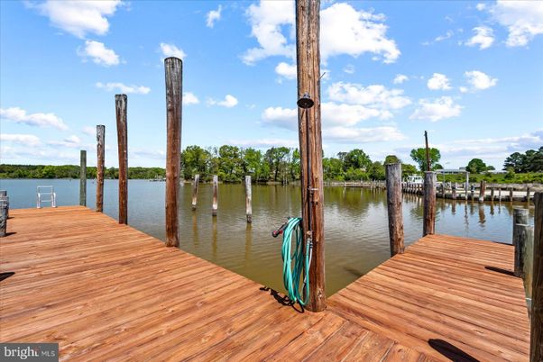 Exterior, Lake