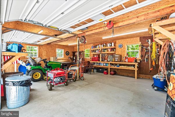 Garage, Interior, Wooden Beams