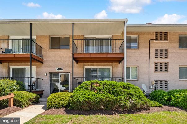 Exterior, Facade, Brick Facade, Rowhouse