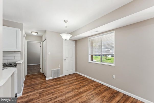 Empty room, Interior, Pendant Lights, Wood Texture Flooring