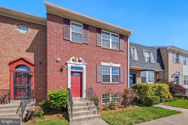 Exterior, Facade, Brick Facade, Rowhouse