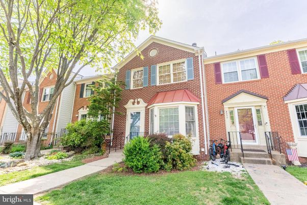 Exterior, Facade, Brick Facade, Rowhouse