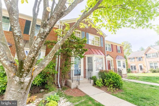 Exterior, Facade, Brick Facade, Queen Anne Victorian