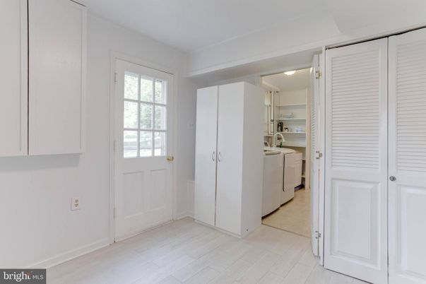 Interior, Washer, Wood Texture Flooring
