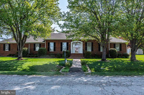 Exterior, Facade, Brick Facade, Ranch