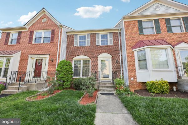 Exterior, Facade, Brick Facade, Rowhouse