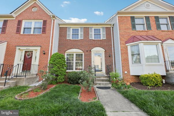 Exterior, Facade, Brick Facade, Rowhouse