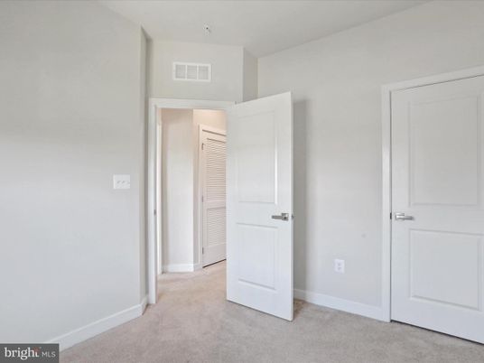 Empty room, Interior