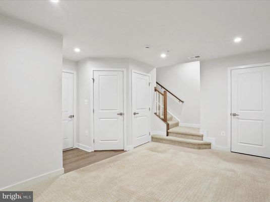 Interior, Recessed Lighting, Wood Texture Flooring