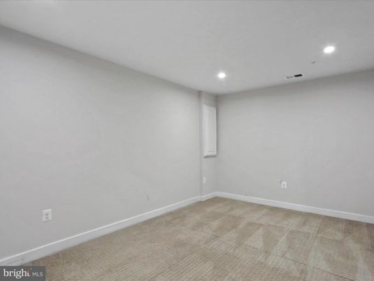 Empty room, Interior, Recessed Lighting