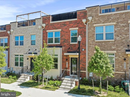 Exterior, Facade, Brick Facade, Rowhouse