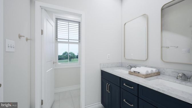 Bathroom, Dual Sink Vanities, Interior