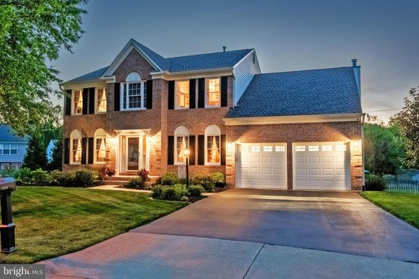 Attached, Exterior, Facade, Brick Facade, Georgian