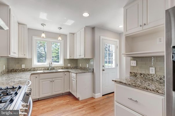 Interior, Kitchen, Pendant Lights, Recessed Lighting, Wood Texture Flooring