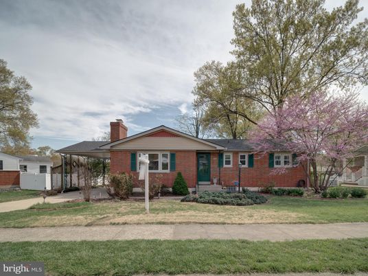 Exterior, Facade, Brick Facade, Ranch
