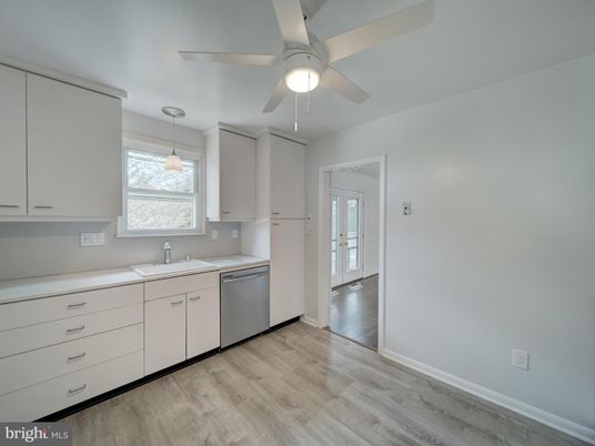 Interior, Kitchen, Pendant Lights, Wood Texture Flooring