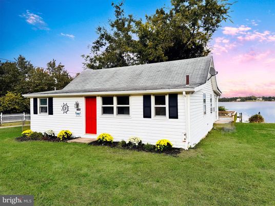 Exterior, Facade, Water, Cape Cod