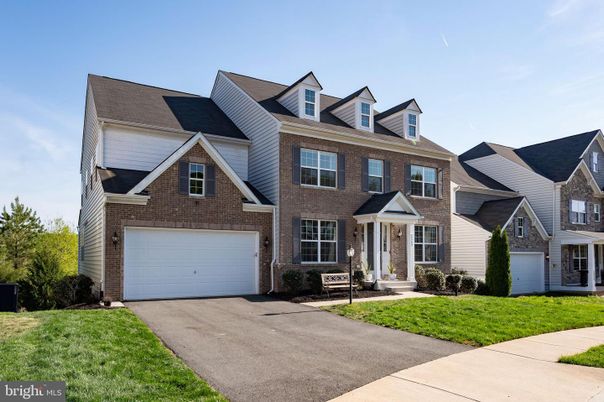 Attached, Exterior, Facade, Brick Facade, Georgian