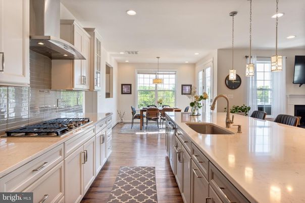 Dining room, Interior, Kitchen, Pendant Lights, Recessed Lighting, Wood Texture Flooring