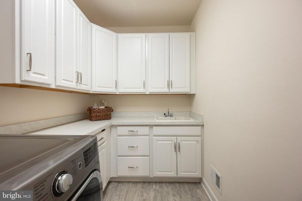 Interior, Washer, Wood Texture Flooring