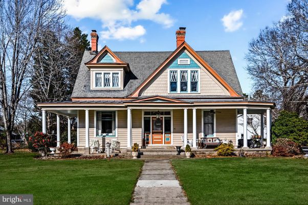Exterior, Facade, Queen Anne Victorian