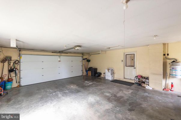 Garage, Interior