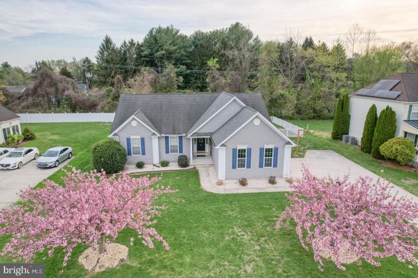 Backyard, Exterior, Facade, Ranch