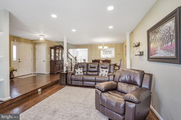Chandelier, Dining room, Interior, Living room, Recessed Lighting, Wood Texture Flooring