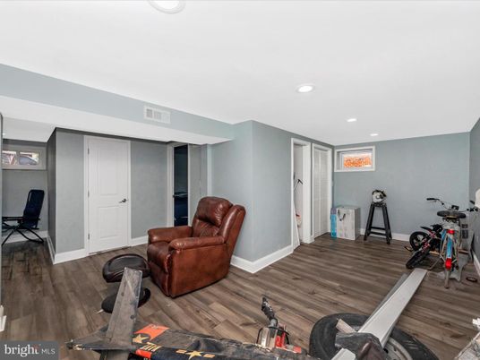 Fitness Equipment, Interior, Recessed Lighting, Wood Texture Flooring
