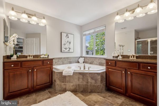 Bathroom, Dual Sink Vanities, Interior