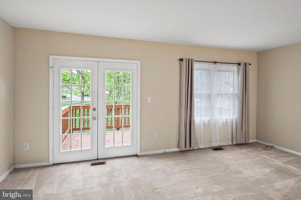 Empty room, Interior