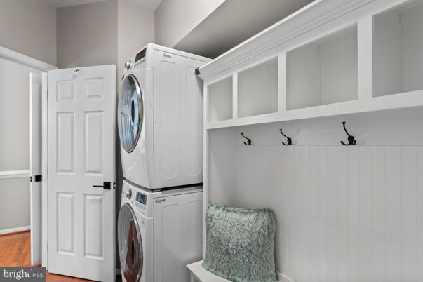 Interior, Utility Closets, Washer, Wood Texture Flooring