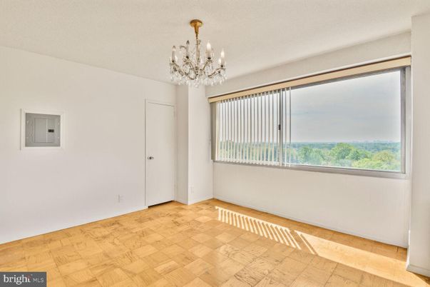 Chandelier, Empty room, Interior, Wood Texture Flooring