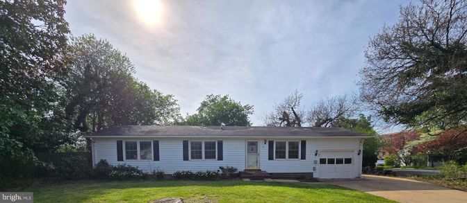 Attached, Exterior, Facade, Ranch