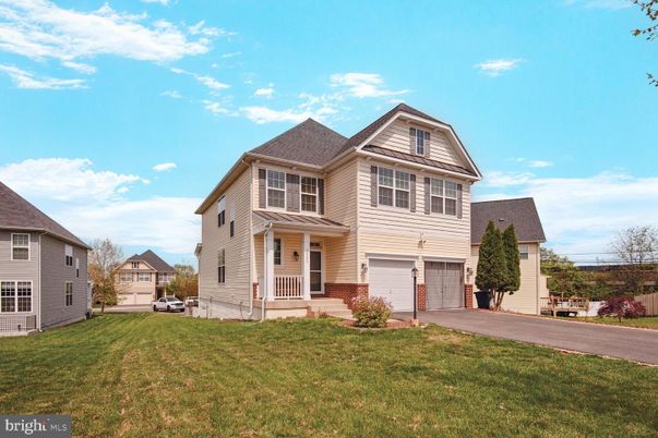 Attached, Exterior, Facade, Farmhouse