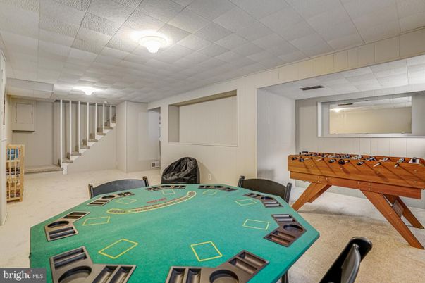 Game Room, Interior