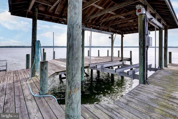 Exterior, Lake