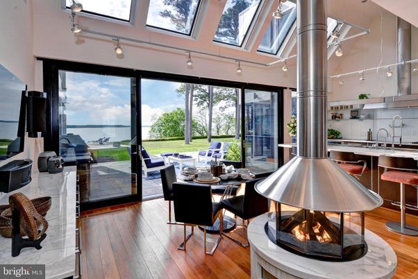 Dining room, Interior, Kitchen, Sun Room, Water, Wood Texture Flooring