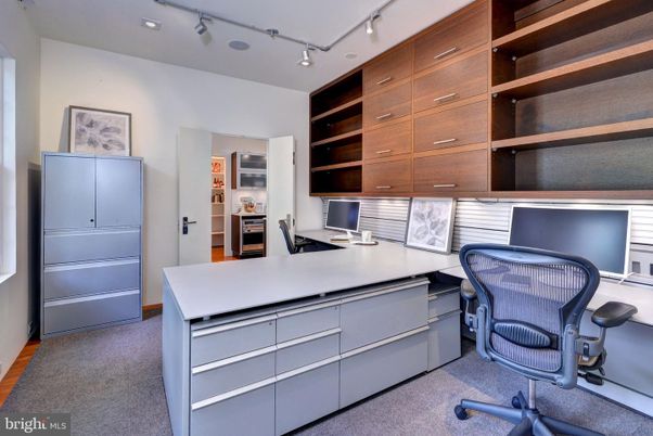 Home Office, Interior