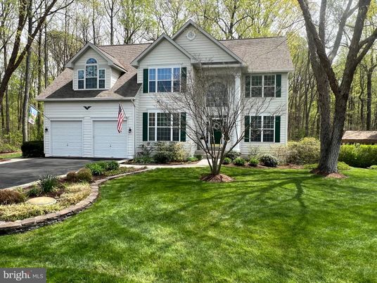 Attached, Exterior, Facade, Farmhouse