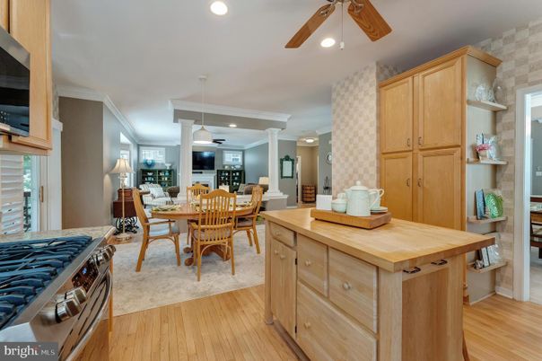 Dining room, Interior, Kitchen, Pendant Lights, Recessed Lighting, Wood Texture Flooring