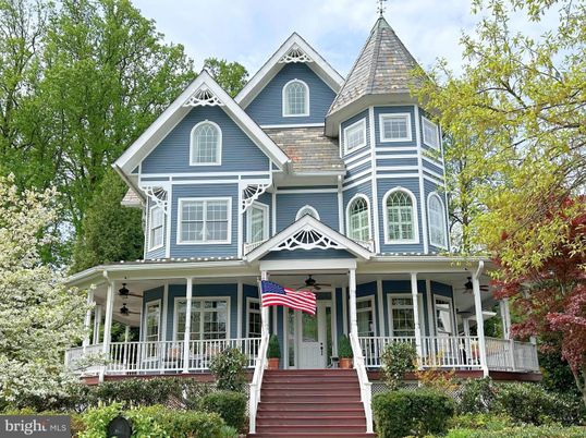 Exterior, Facade, Queen Anne Victorian