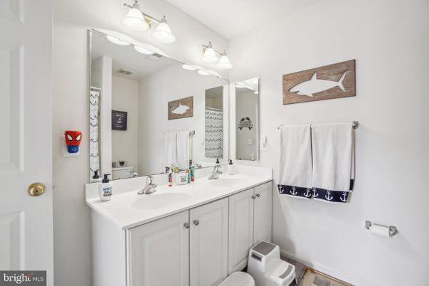 Bathroom, Dual Sink Vanities, Interior