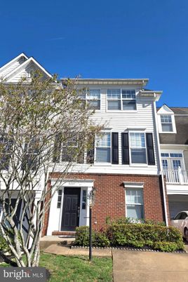 Exterior, Facade, Brick Facade, Rowhouse